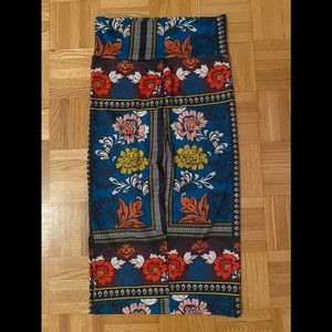 Form fit knee length high rise skirt - BEBE